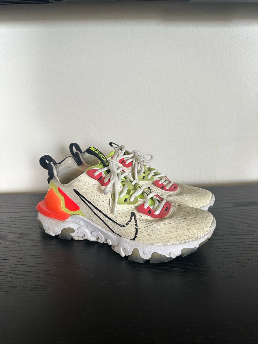 Nike React Vision Pale Ivory
Womens 7.5 Sneakers